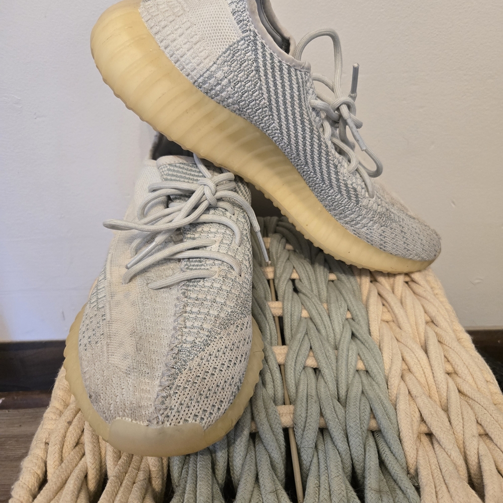 Yeezy Athletic Shoes in Gray and Cream - Picture 2 of 4